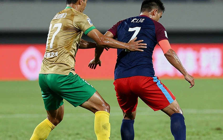 Từ học viện đến sân bay: khoảng trống V.League chưa lấp được