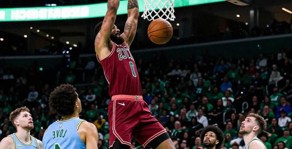 The Three-Point Addiction and the Trap of the NBA Regular Season The Three-Point Addiction and the Trap of the NBA Regular Season