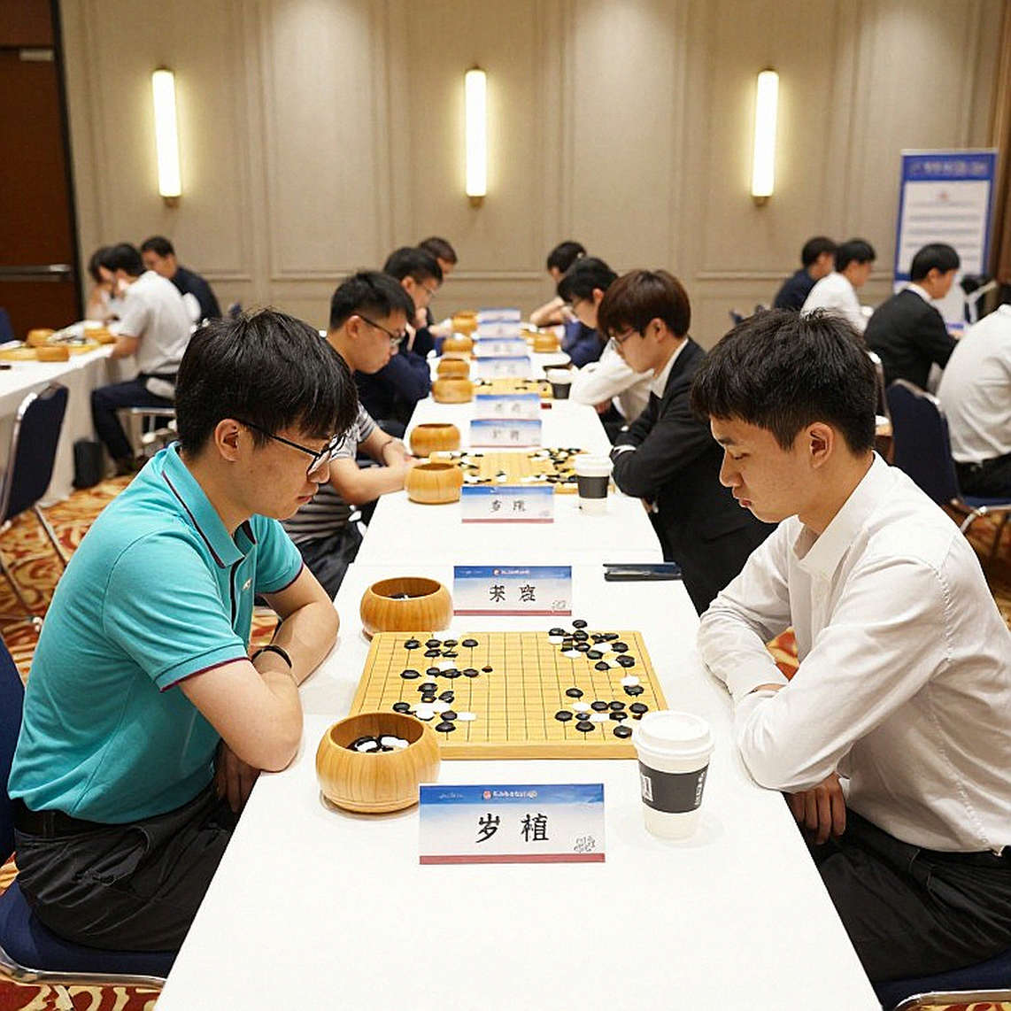 Sáu video, tám hệ thống khai cuộc: tiêu đề Clutch Chess và món hàng nằm phía sau