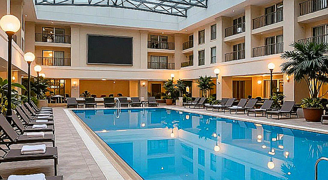 Chín lăng kính đọc một đường bơi
