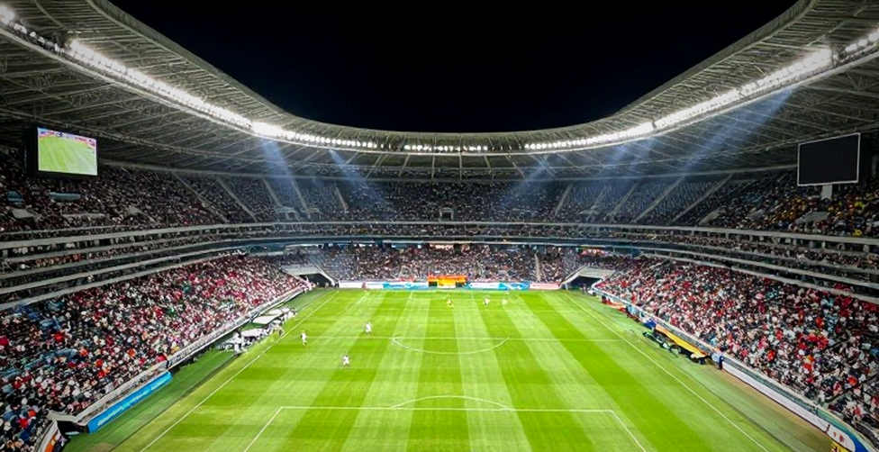 Tsarukyan, Danis và cú lao ở họp báo: RAF bán một trận đấu hay bán một vụ ẩu đả?