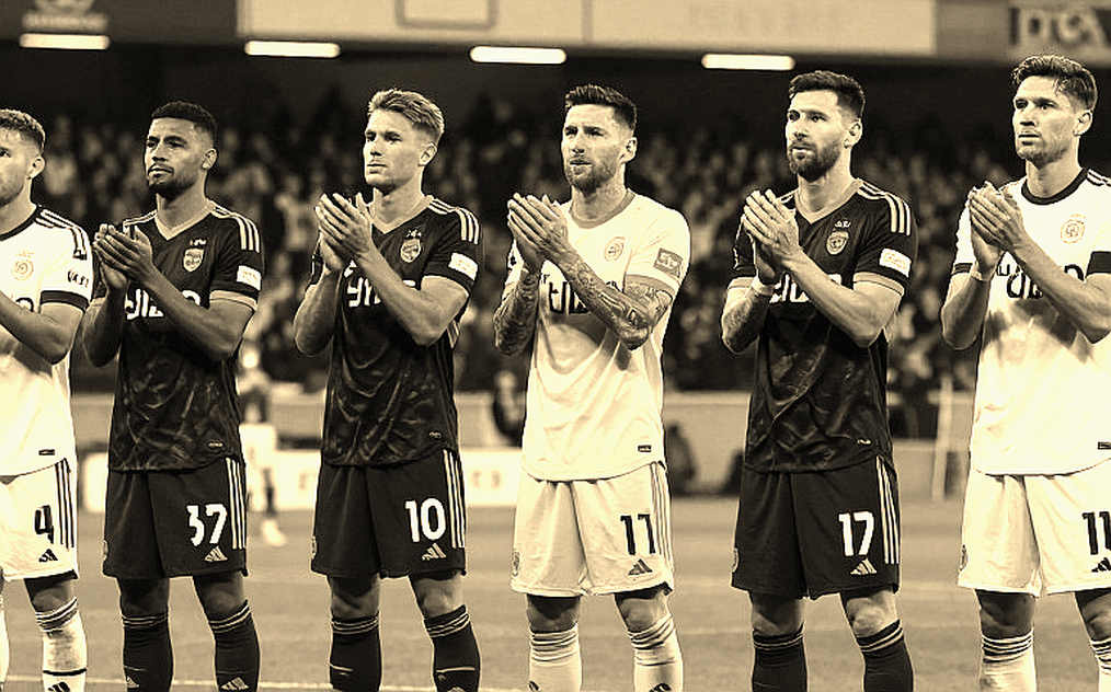 Ajax, tiếng boo phút 26 và cuộc kiểm tra vai trò của Oscar Gloukh