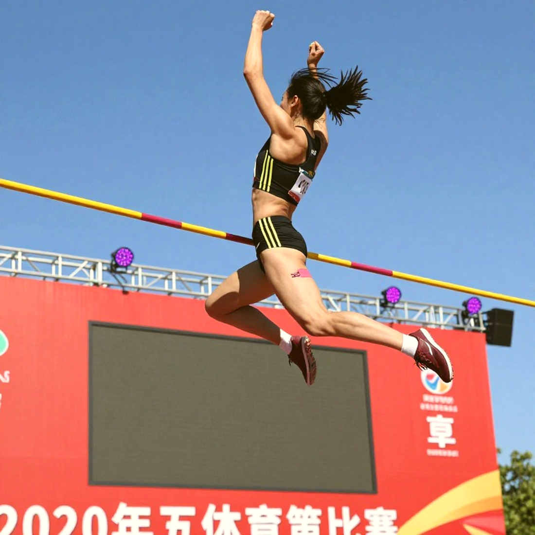 Màn ra mắt lẫn lộn năm 2026 dạy tôi rằng: sân cỏ luôn có cách riêng để kể sự thật