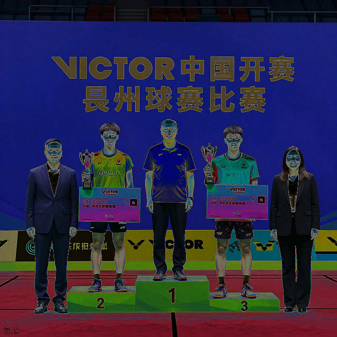 Alwi Farhan tập cùng Kento Momota trước Asian Games 2026: bài học không nằm ở cú đập