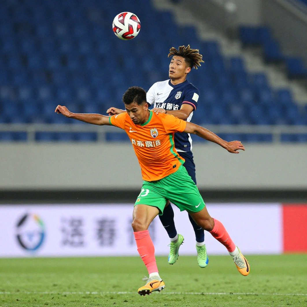 Bản nháp mùa hè của V.League: tiền, tiếng ồn và những khoảng trống không ai đếm